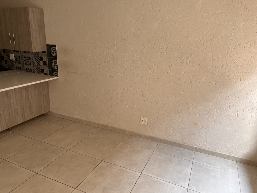 2 Bedroom Property for Sale in Florida Lake Gauteng