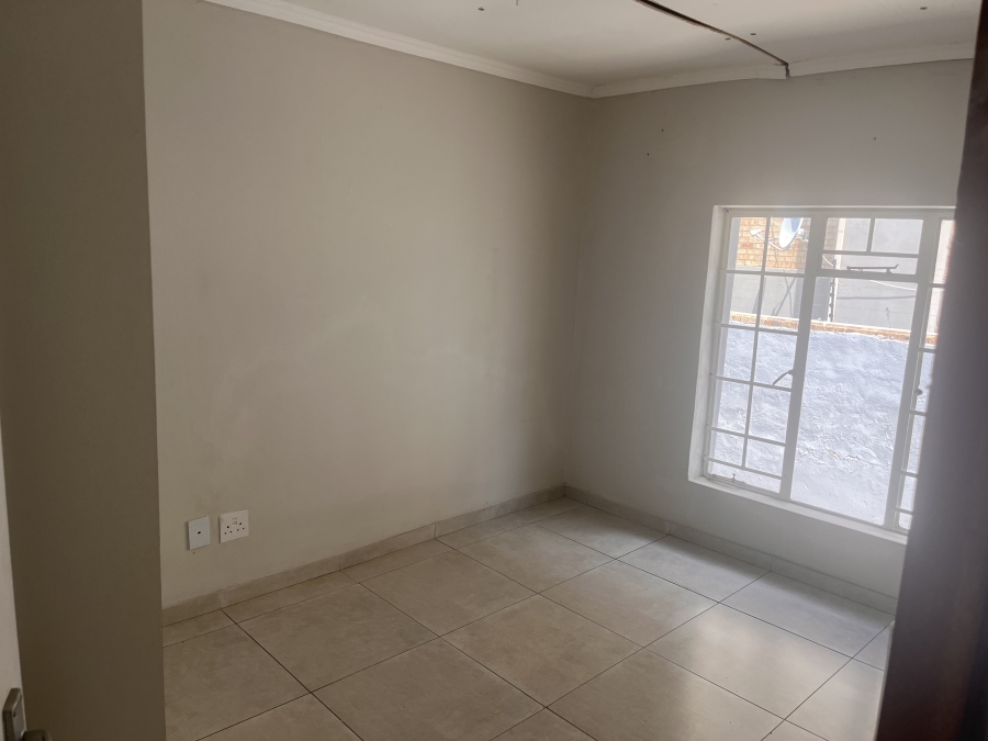 2 Bedroom Property for Sale in Florida Lake Gauteng