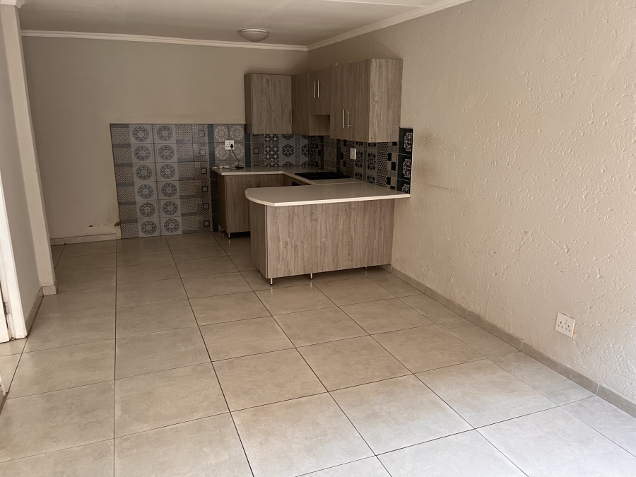 2 Bedroom Property for Sale in Florida Lake Gauteng