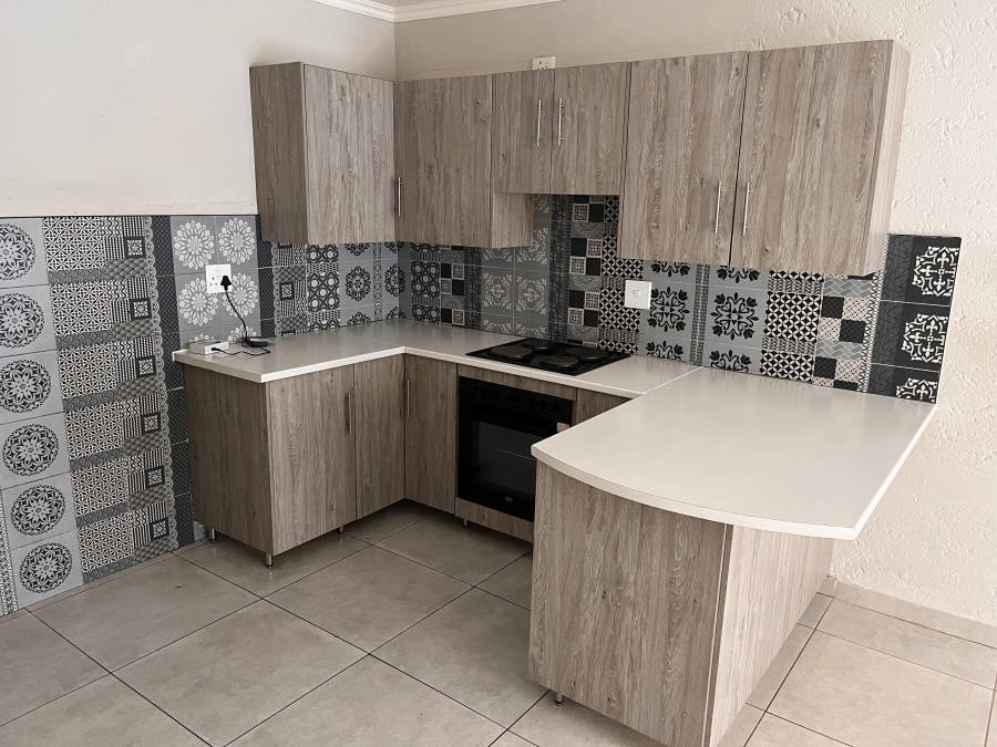 To Let 2 Bedroom Property for Rent in Florida Lake Gauteng