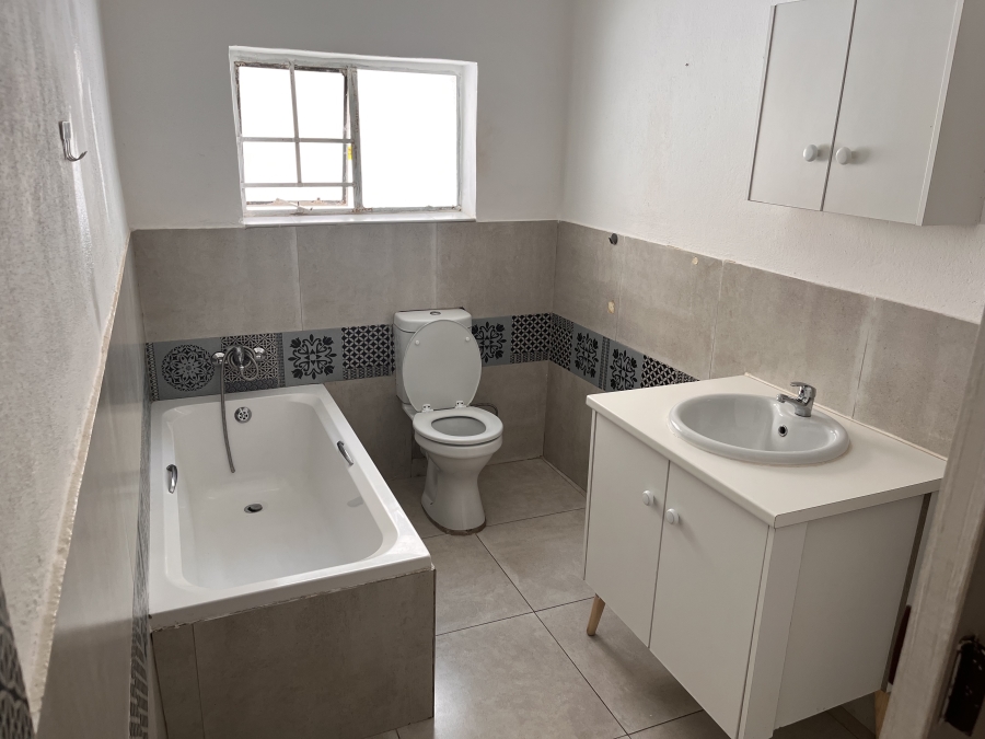 To Let 2 Bedroom Property for Rent in Florida Lake Gauteng