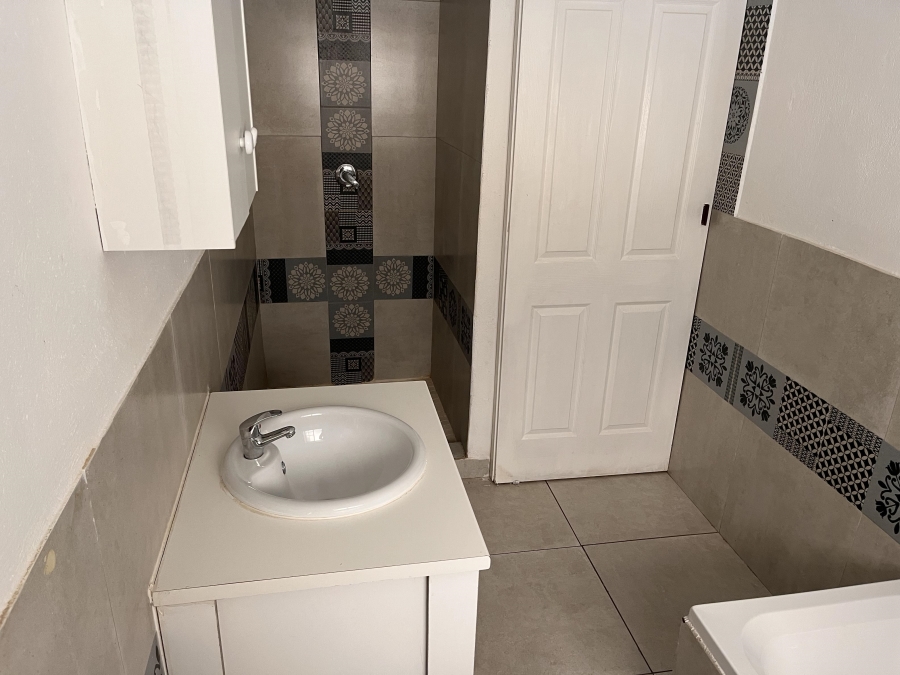 To Let 2 Bedroom Property for Rent in Florida Lake Gauteng