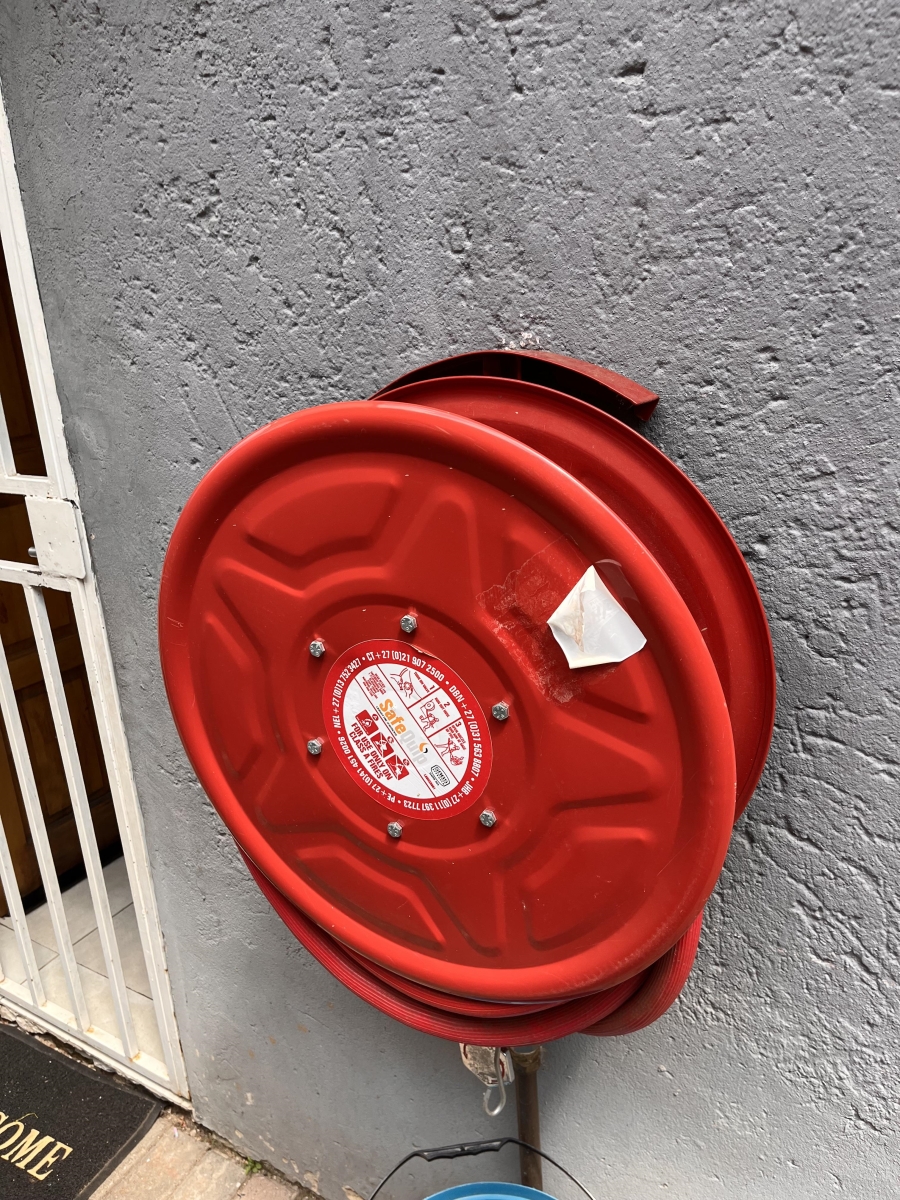 To Let 2 Bedroom Property for Rent in Florida Lake Gauteng