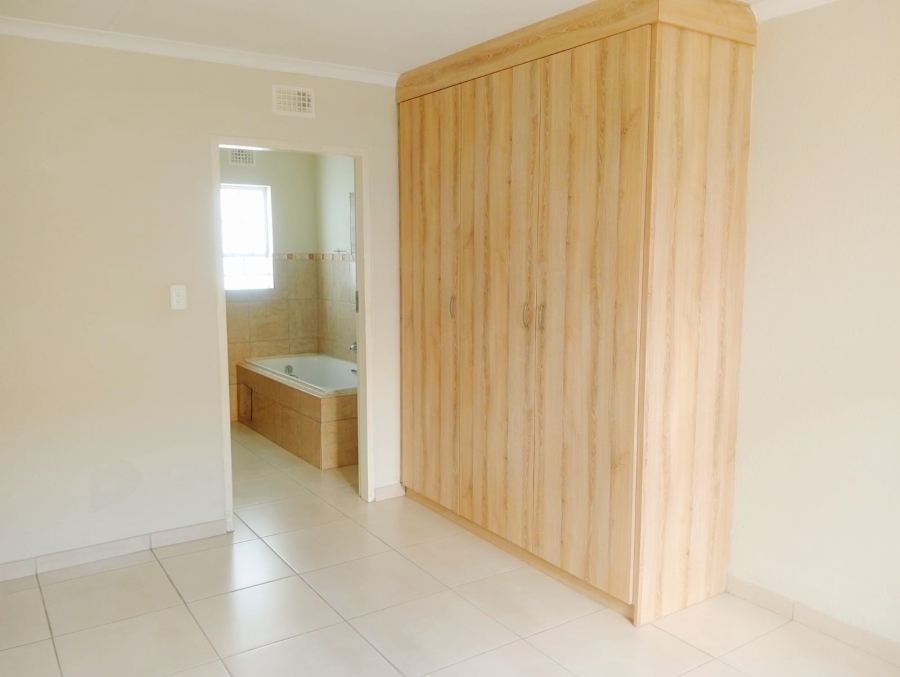 To Let 4 Bedroom Property for Rent in Pretoria West Gauteng