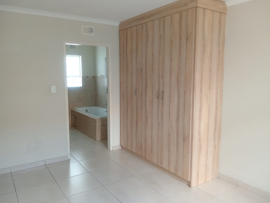 To Let 4 Bedroom Property for Rent in Pretoria West Gauteng
