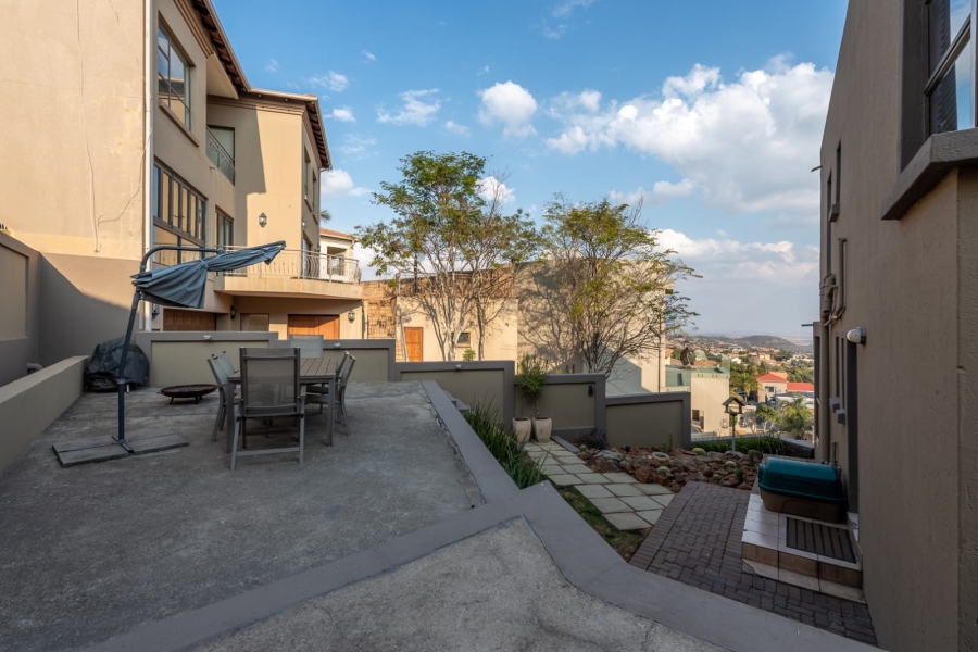 2 Bedroom Property for Sale in Bassonia Rock Gauteng