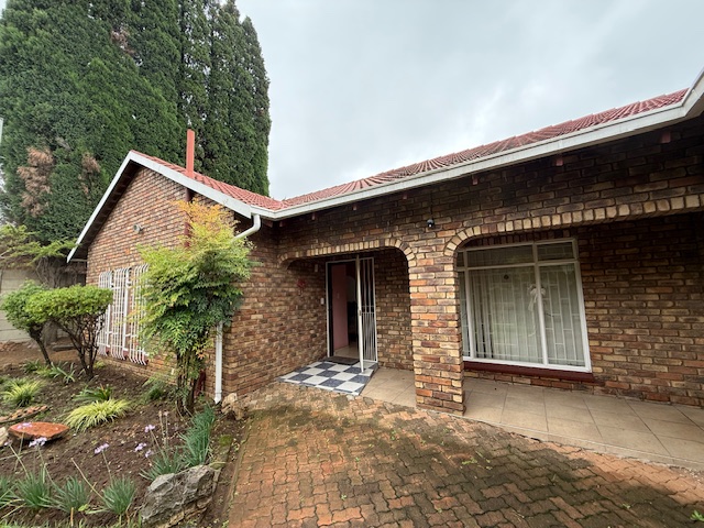 To Let 4 Bedroom Property for Rent in Norkem Park Gauteng