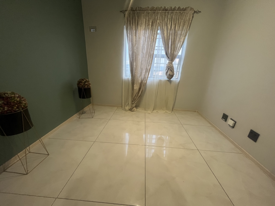 To Let 2 Bedroom Property for Rent in South Hills Gauteng