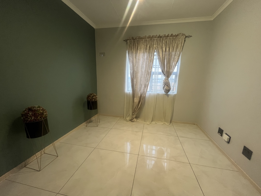 To Let 2 Bedroom Property for Rent in South Hills Gauteng