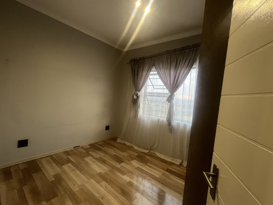 To Let 2 Bedroom Property for Rent in South Hills Gauteng
