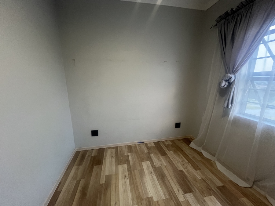 To Let 2 Bedroom Property for Rent in South Hills Gauteng