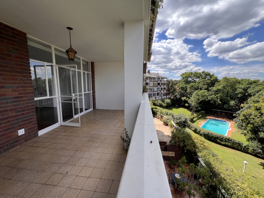 To Let 4 Bedroom Property for Rent in Illovo Gauteng