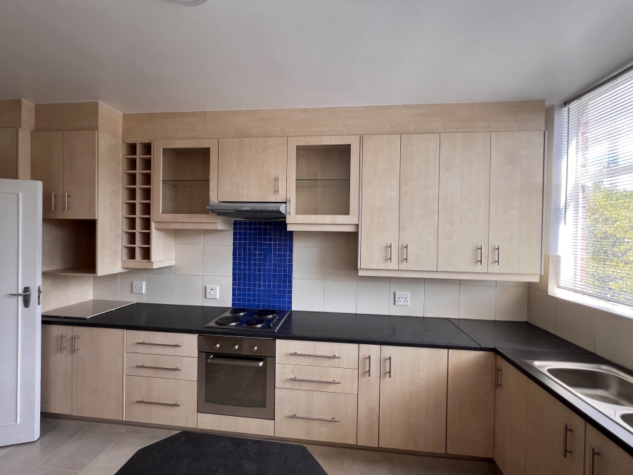 To Let 4 Bedroom Property for Rent in Illovo Gauteng