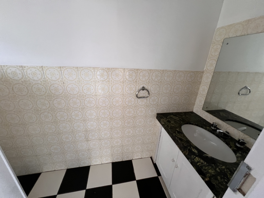 To Let 4 Bedroom Property for Rent in Illovo Gauteng