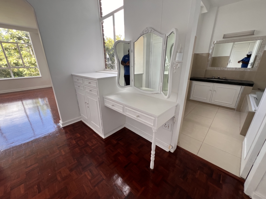 To Let 4 Bedroom Property for Rent in Illovo Gauteng