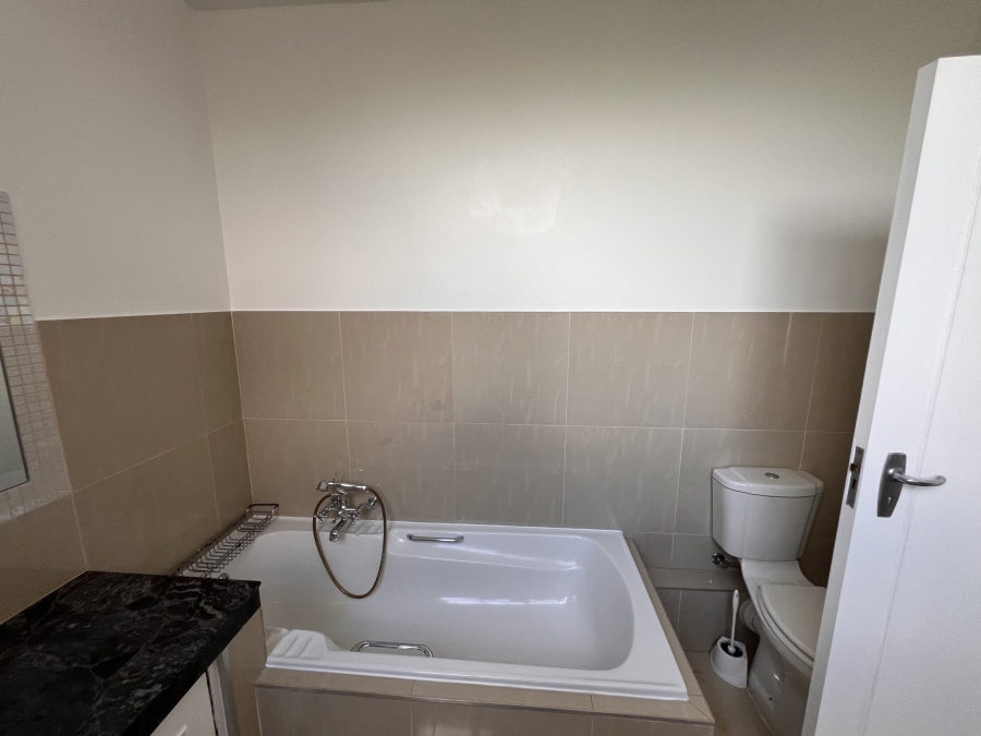 To Let 4 Bedroom Property for Rent in Illovo Gauteng