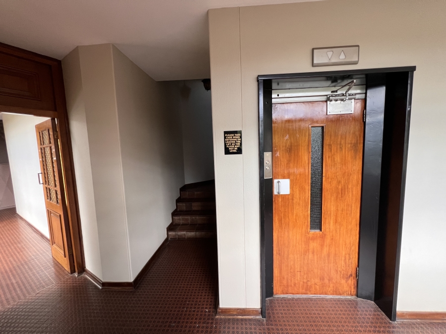 To Let 4 Bedroom Property for Rent in Illovo Gauteng