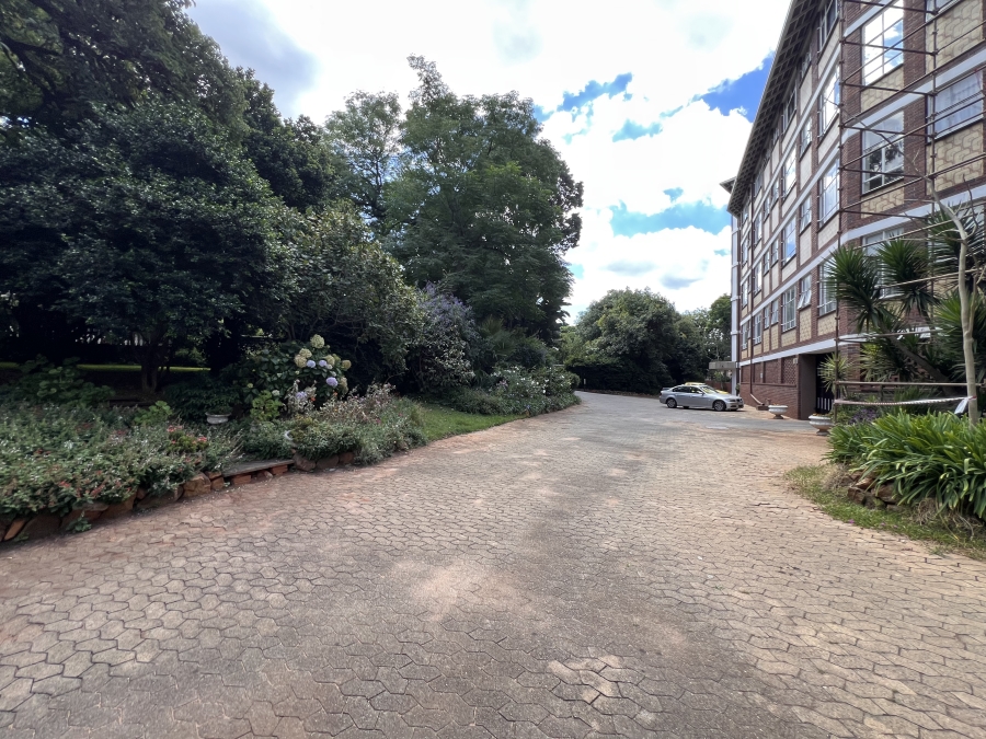 To Let 4 Bedroom Property for Rent in Illovo Gauteng