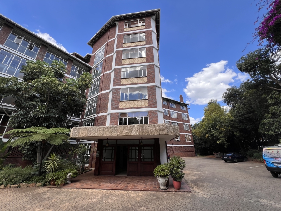 To Let 4 Bedroom Property for Rent in Illovo Gauteng