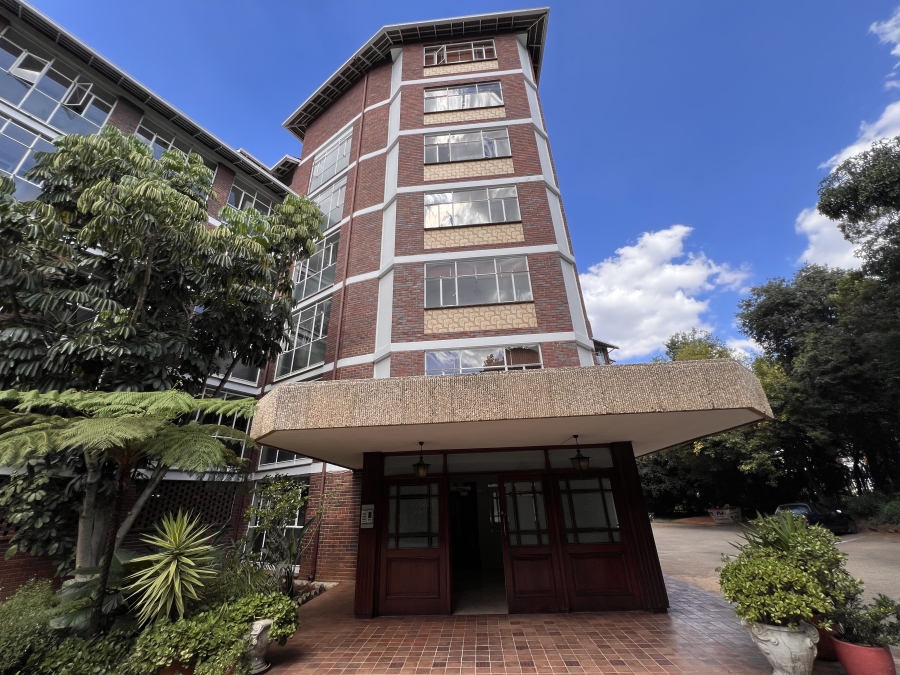 To Let 4 Bedroom Property for Rent in Illovo Gauteng