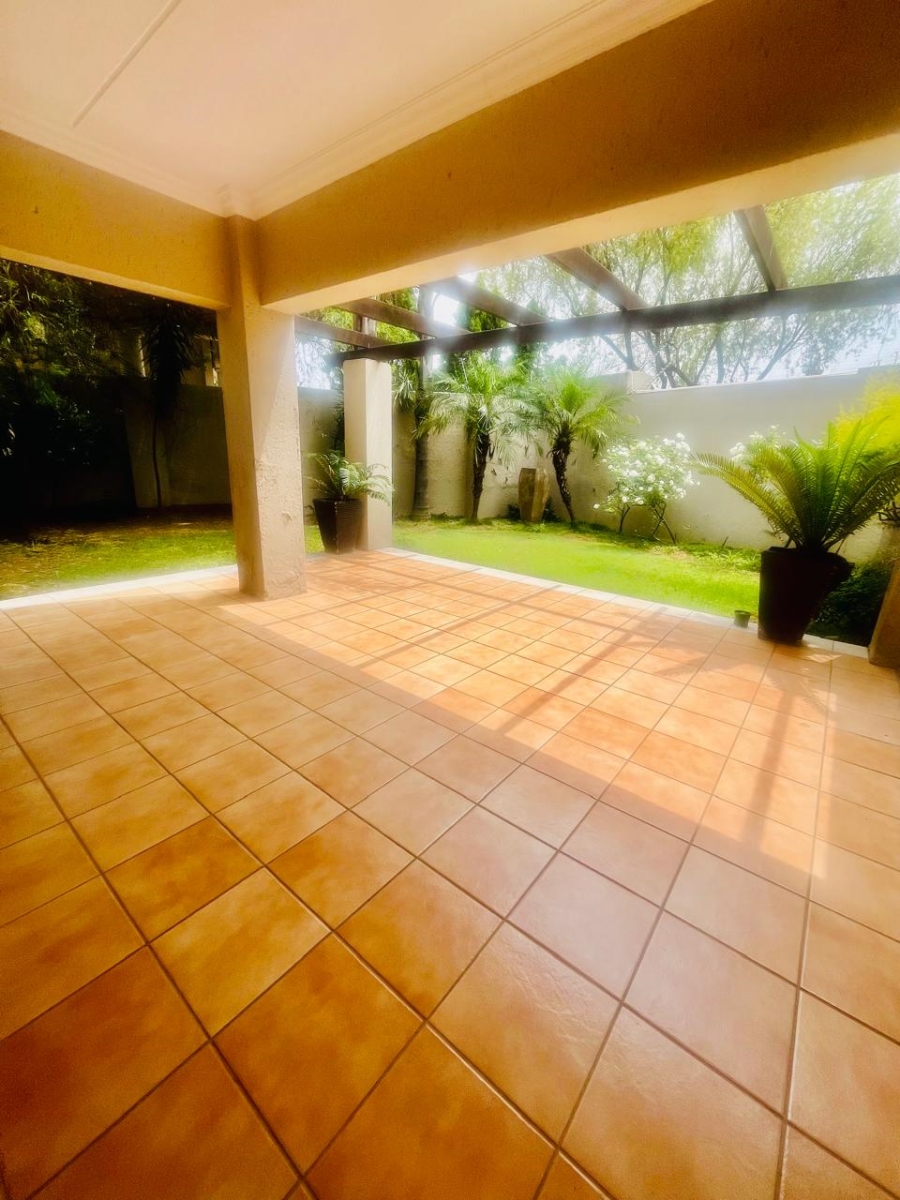 To Let 2 Bedroom Property for Rent in Sunninghill Gauteng