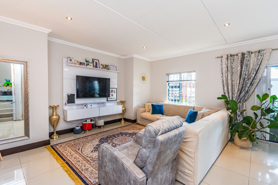 3 Bedroom Property for Sale in Crowthorne AH Gauteng