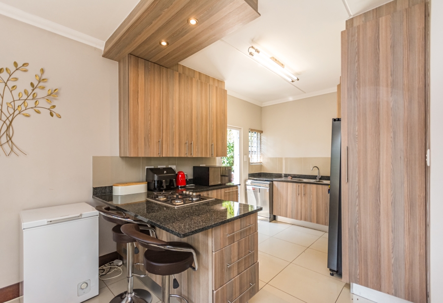 3 Bedroom Property for Sale in Crowthorne AH Gauteng