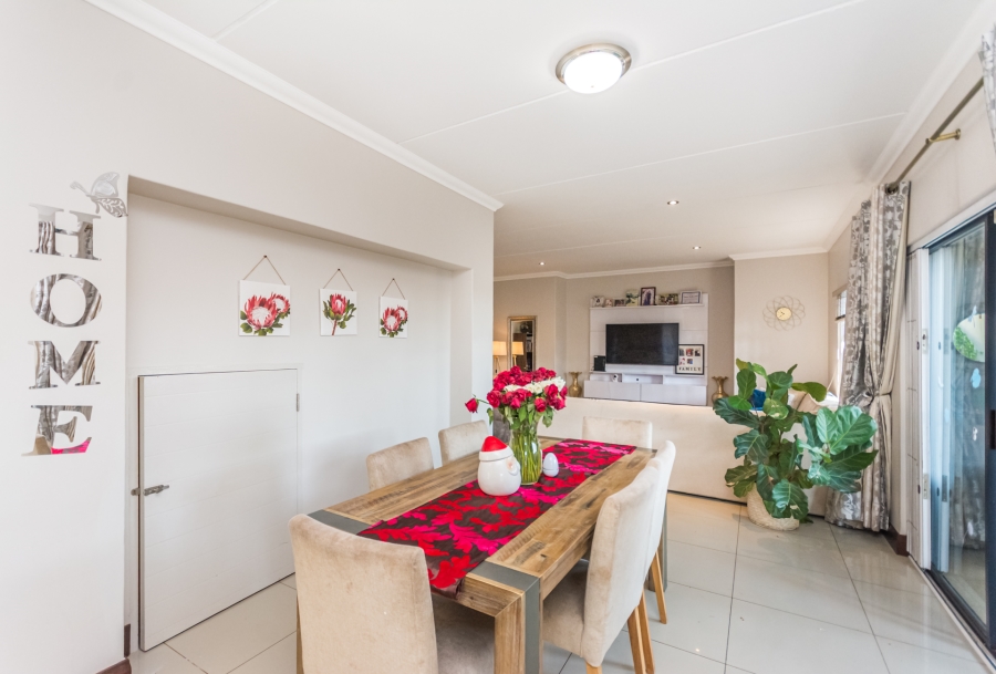 3 Bedroom Property for Sale in Crowthorne AH Gauteng