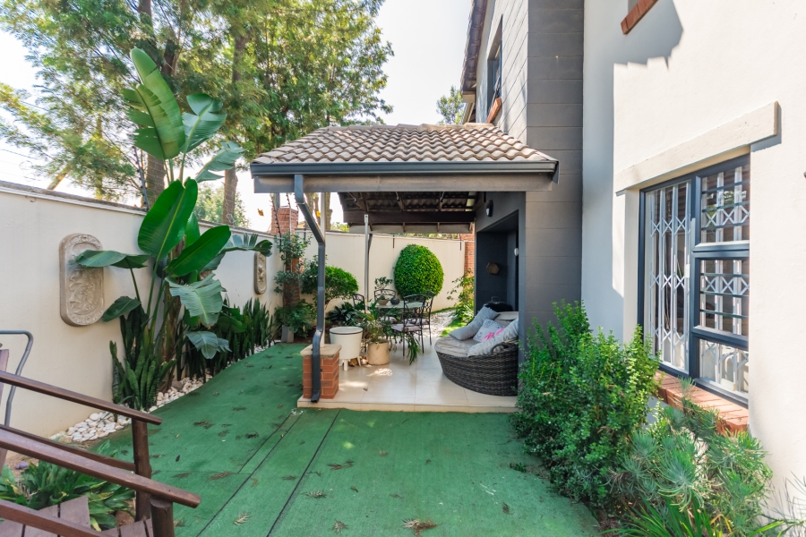 3 Bedroom Property for Sale in Crowthorne AH Gauteng