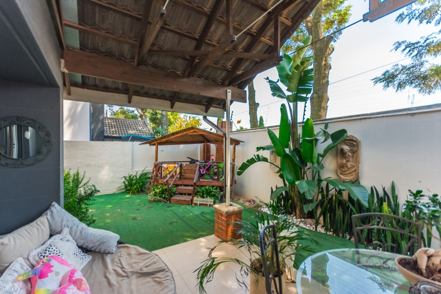 3 Bedroom Property for Sale in Crowthorne AH Gauteng