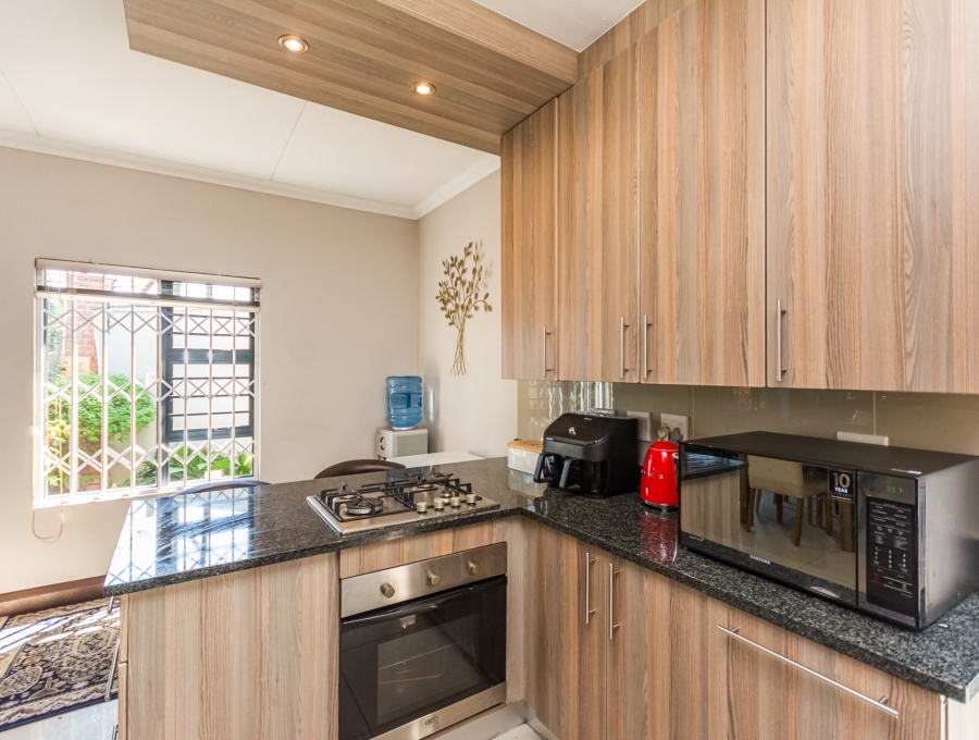 3 Bedroom Property for Sale in Crowthorne AH Gauteng