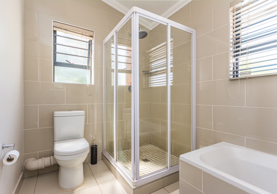 3 Bedroom Property for Sale in Crowthorne AH Gauteng