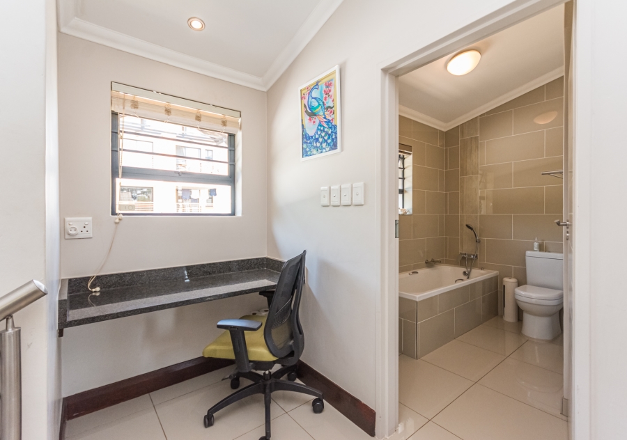 3 Bedroom Property for Sale in Crowthorne AH Gauteng