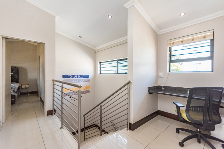 3 Bedroom Property for Sale in Crowthorne AH Gauteng