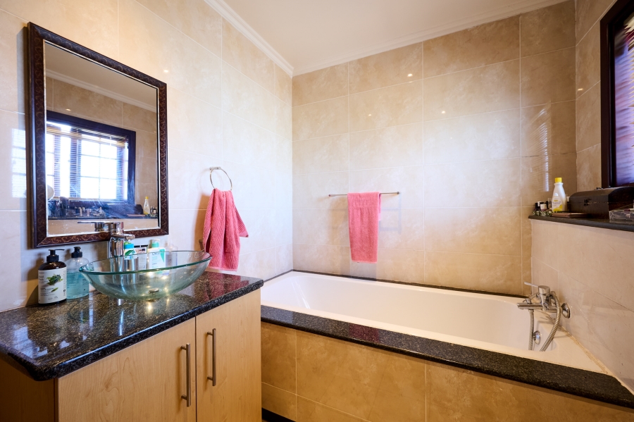 3 Bedroom Property for Sale in Erand Gardens Gauteng