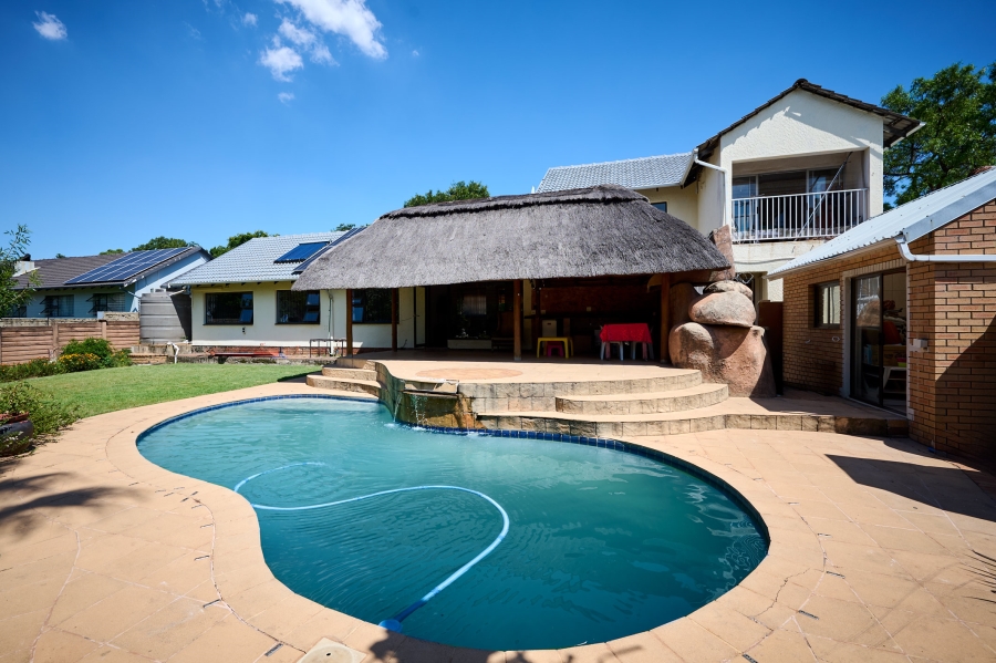 4 Bedroom Property for Sale in Vorna Valley Gauteng