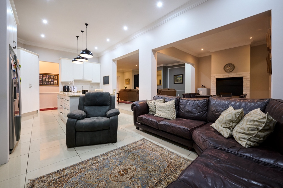 4 Bedroom Property for Sale in Waterfall Country Village Gauteng