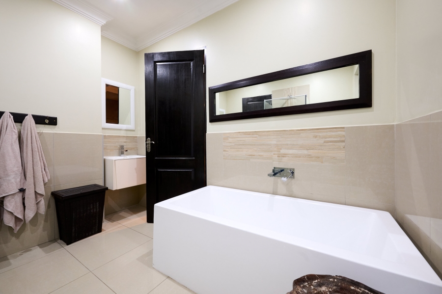 4 Bedroom Property for Sale in Waterfall Country Village Gauteng