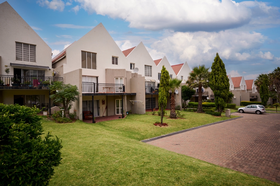 3 Bedroom Property for Sale in Halfway Gardens Gauteng