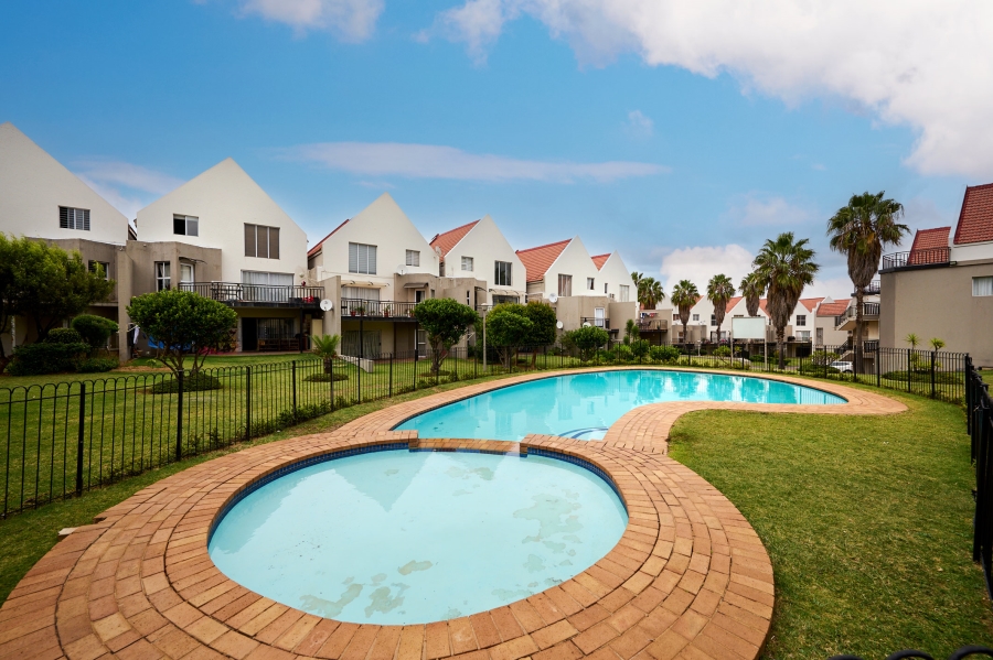 3 Bedroom Property for Sale in Halfway Gardens Gauteng
