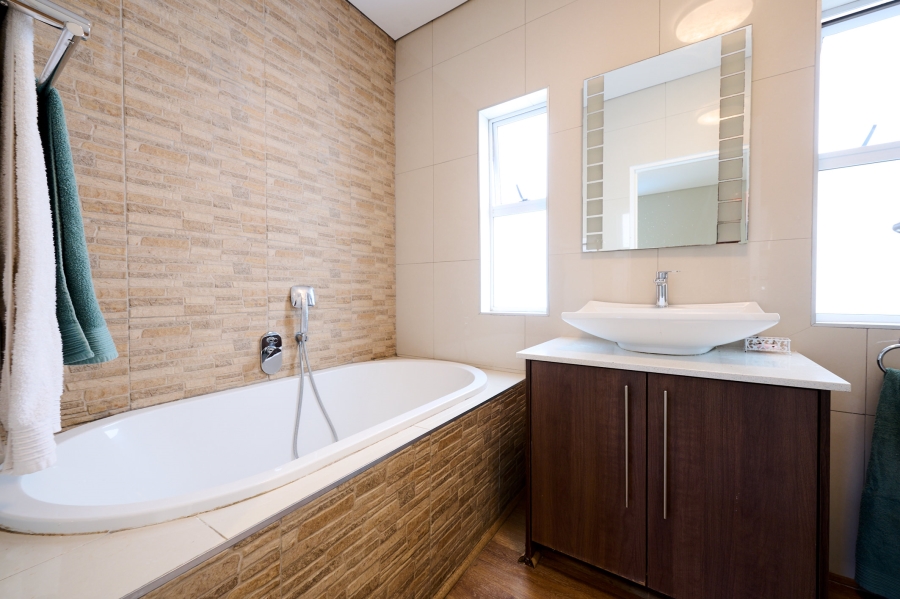 4 Bedroom Property for Sale in Waterfall Country Village Gauteng