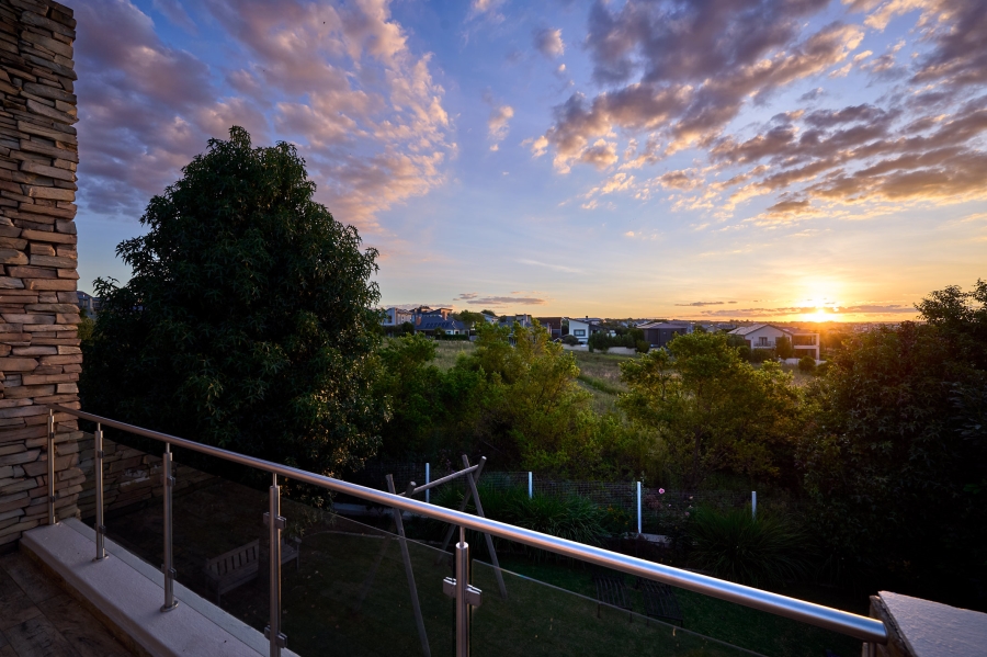 4 Bedroom Property for Sale in Waterfall Country Village Gauteng