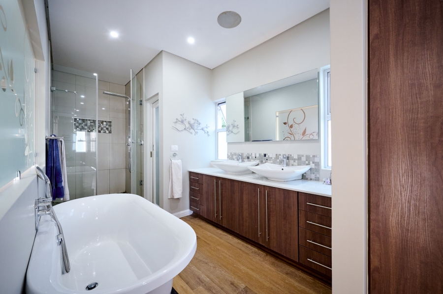 4 Bedroom Property for Sale in Waterfall Country Village Gauteng