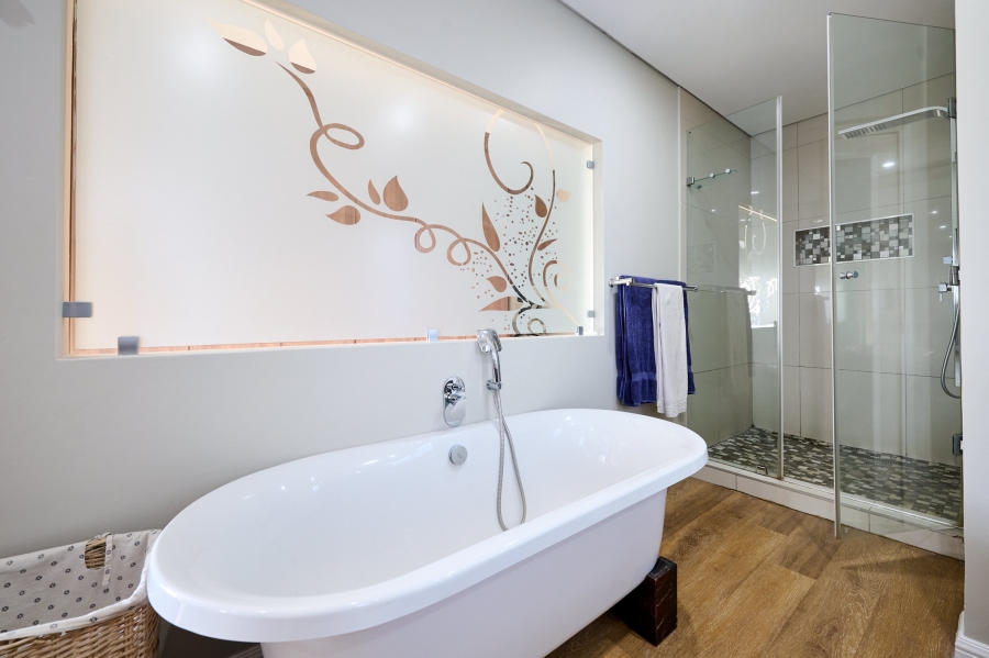 4 Bedroom Property for Sale in Waterfall Country Village Gauteng