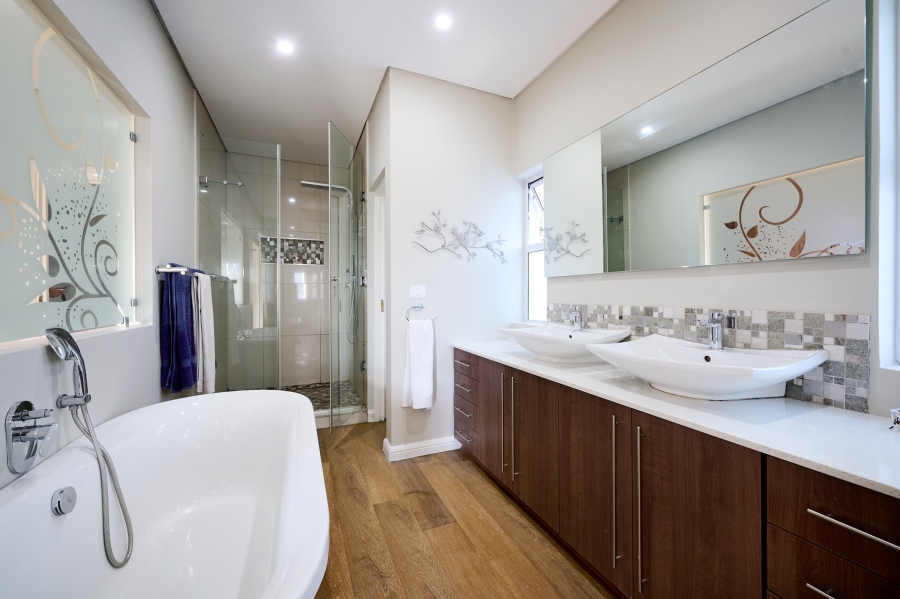 4 Bedroom Property for Sale in Waterfall Country Village Gauteng