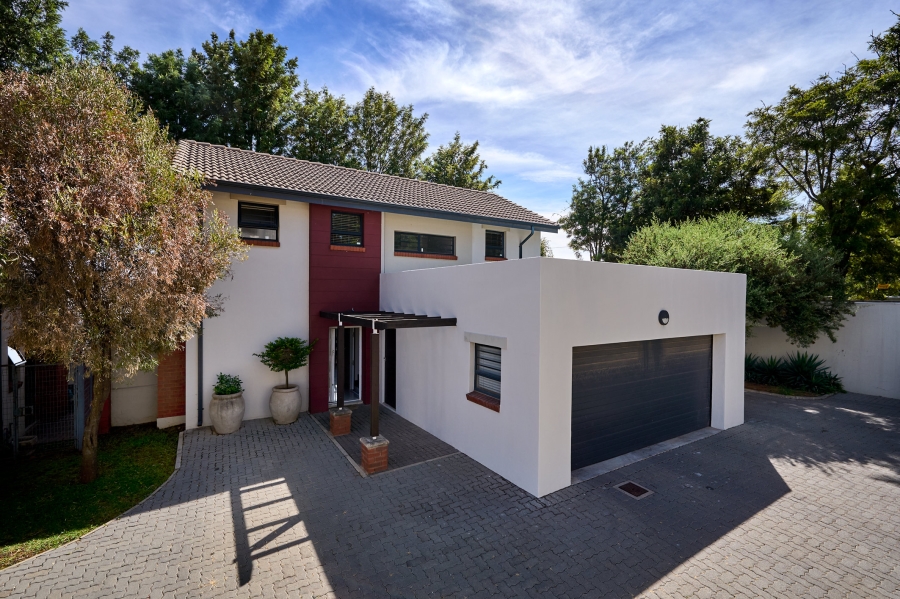 3 Bedroom Property for Sale in Crowthorne AH Gauteng