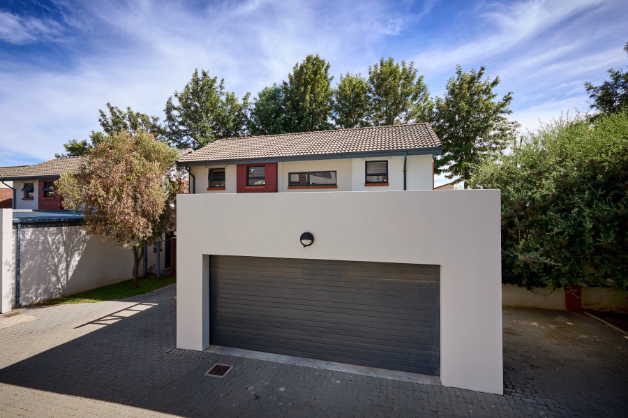 3 Bedroom Property for Sale in Crowthorne AH Gauteng