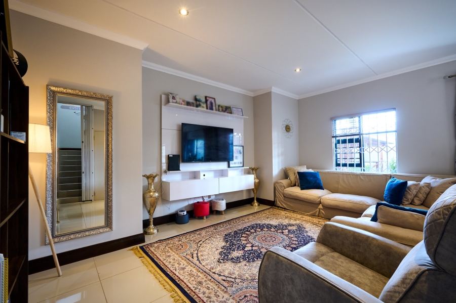 3 Bedroom Property for Sale in Crowthorne AH Gauteng