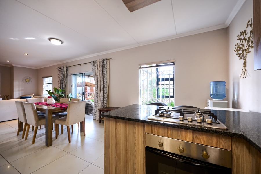 3 Bedroom Property for Sale in Crowthorne AH Gauteng