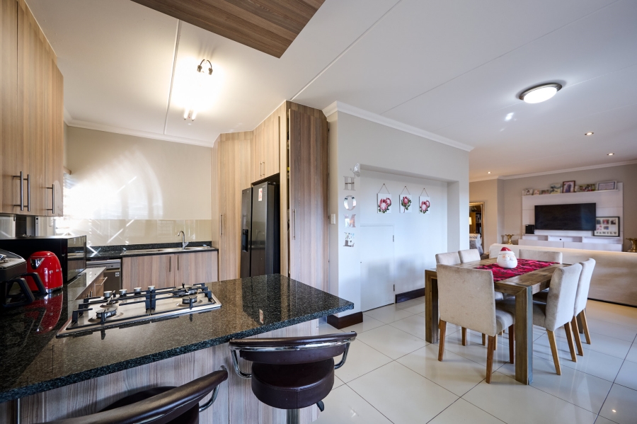 3 Bedroom Property for Sale in Crowthorne AH Gauteng